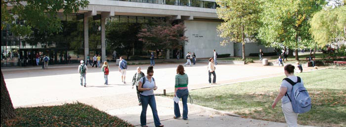 Students walking to and from class in front of Craig Hall